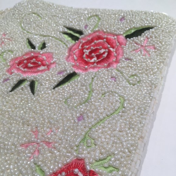 WHITE BEADED PURSE WITH RED ROSES - Picture 8 of 15